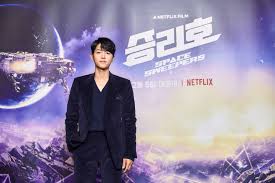 승리호 번개호 beongaeho seungriho lightning in the year 2092, space is full of dangerous floating garbage like discarded satellites and deserted. P69enykig Hs0m