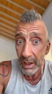 Olmaz öyle şey! Çok saçma bence. Sence de saçma değil mi? Ne diyorsun?  Haksız mıyım? , @isikselin @butikunlu_yunusgunce @karikocaisleri @cukfikir  , #lebron #lebronjames #ButikÜnlü