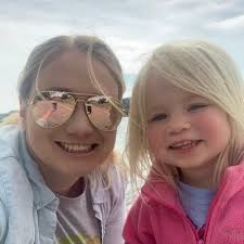 Allie Wise (@alliegwise)