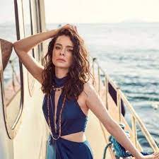 Wapa televisión ya promociona para este próximo mes de febrero la tercera y última temporada de la serie turca kadın (mujer), totalmente en español Ozge Ozpirincci Facebook