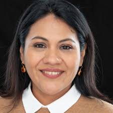 Aracely Moran's Instagram, Twitter & Facebook