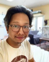 Hi, it's my birthday today. I'm 40! Weird! Thank you so much for listening  to my music and helping me do what I do. Right now that's taking a lot  walks with @