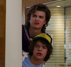 Joe Keery Gaten Matarazzo In Stranger Things 3 Stranger Things Steve Stranger Things Joe Keery Stranger Things