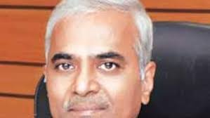 Dena Bank's Instagram, Twitter & Facebook