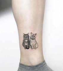 Take Your Love For Felines To A Whole New Level By Getting Some Simple But Gorgeous Minimalist Cat Tatto Kleine Katze Tattoo Kleine Katze Tattoos Tattoos Katze