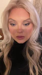 Aimee Earle's Instagram, Twitter & Facebook