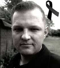 Z przykrością informujemy, że po długiej chorobie zmarł Dominik Kubacki.  Znany i lubiany młody mieszkaniec naszej gminy. Aktywny człowiek i  utalentowany muzycznie DJ. Po kilku wygranych bitwach z nowotworem przyszła  potyczka, którą