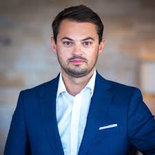 Zrezygnowałem z funkcjonowania w jagiellonii prezes białostockiego klubu będzie rywalizował prawdopodobnie z markiem koźmińskim, którego zna z pracy. Cezary Kulesza Firmus Group
