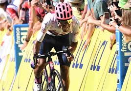 Rigoberto uran asi felicita a daniel martinez campeon del dauphine. Vuelta A Espana Daniel Felipe Martinez Sufrio Una Fuerte Caida Rcn Radio