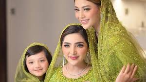 Maklum, aurel hermansyah belum sempat menemui mertuanya sejak pacaran hingga dinikahi atta halilintar mengaku keluarganya di malaysia sudah tidak sabar bertemu dengan aurel hermansyah. Although Prestigious Anang Hermansyah Kangen Heavy With Aurel Archyde