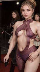 Borrachos V.I.P on X: Chloë Grace Moretz 😍🥰💙 t.cobJ4OazKkpT   X