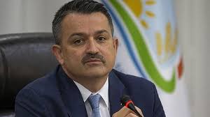 Tarim ve orman bakanı bekir pakdemirli ve ailesi '14 mayıs dünya çiftçiler günü' nedeniyle çiftçi ve tarım işçilerini evinin balkonundan alkışlayarak destekledi. Tarim Ve Orman Bakani Pakdemirli Nin Aile Sirketine Haciz Geldi