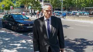 La Audiencia archiva dos años de instrucción del juez Peinado en la  querella de Vox por un libro de texto nunca vendido | España | EL PAÍS