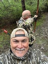 Elliott Wamsley's Instagram, Twitter & Facebook