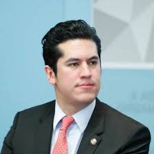 Senador se deslinda de parentesco con Naasón Joaquín