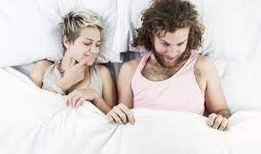 Morgenlatte Warum Bekommen Manner Eine Morgendliche Erektion Netdoktor At