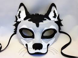 Eine Graue Maske Von Wolf Fur Kinder Halloween Maske Selber Machen Felt Animal Masks Animal Masks Felt Animals
