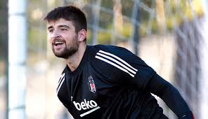 Bu görev süresinde ligle 24 maça çıkan ersin destanoğlu performansıyla adından söz ettirmeyi başarmıştır. Ersin Destanoglu Antrenmana Cikti Mi Orta Cizgi Besiktas Haberleri Besiktas Transfer Haberleri