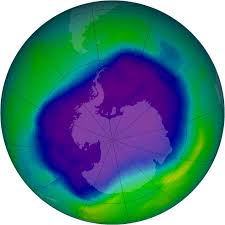 Sayangnya lapisan pelindung radiasi ultarviolet ini semakin mengalami penipisan bahkan kerusakan. Lapisan Ozon Blog Lingkungan Hidup