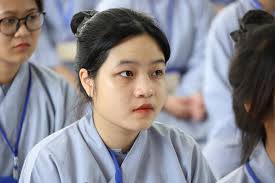 Đại đức Thích Lệ Ngôn thuyết giảng tại khóa tu mùa hè 2023 ở chùa Pháp