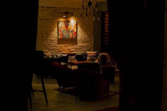 Chic spot for modern mixology and delectable evening bites.