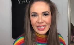 Yolanda Andrade causa preocupación al recurrir a una pizarra para  comunicarse