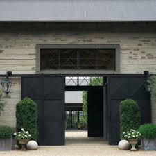 Black And White Barn Door Black Sliding Barn Doors With Images House Exterior Modern Barn Barn Doors Sliding