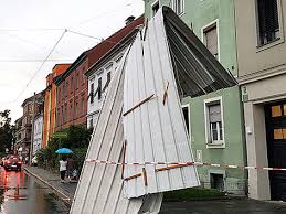 Bin momentan nicht in graz aber ein bisschen in sorge. Unwetter Todesopfer Im Grazer Stadtpark Oesterreich Orf At