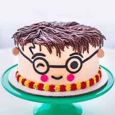 It adds so much of sweetness and delicacy in one's life. Order Harry Potter Fondant Cake 5 Kg Online At Best Price Free Delivery Igp Cakes