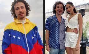 Es la acción de comunicar o comunicarse, se entiende como el proceso por el que se transmite y recibe una información. Luisito Comunica Presenta A Ary Tenorio Como Nueva Novia Con Memes