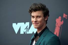 Shawn peter raul mendes was born on august 8, 1998 in toronto, ontario, canada, to karen (rayment), a real estate agent, and manuel mendes, a businessman. Shawn Mendes Ich Hatte Nicht Den Mut Mich Zu Rassismus Zu Aussern Der Spiegel