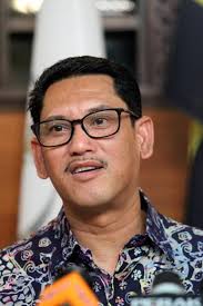 Danial zaini tiru gaya dato seri anwar ibrahim ebit lew meletop raya salih yaacob. Bersatu Perak Sokong Mb Umno Ahmad Faizal Utusan Digital