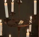 Candelabro antiguo de 10 velas, Hoy os enseñamos esta maravilla muy de  cerca: su óxido, sus alturas, su presencia… una pieza con un encanto  espectacular., Para que podáis apreciar mejor sus ...