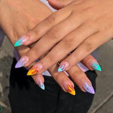 Maϑia ŋeϑʀa On Instagram Arcoiris De Flamas Unas Naturales Con Tratamiento De Acrilico Y Pintadas A Mano Retro Nails Grunge Nails Fire Nails