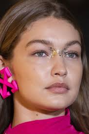 The Best Make Up Looks From The Spring Summer 2021 Fashion Weeks Catwalk Makeup High Fashion Makeup Makeup Trends