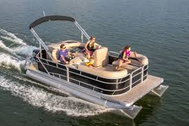 Made for entertaining, yes, but more like cocktail hour than rockin' house party. Smartliner Pontoon A Luxurious Lounge On The Water To Enjoy Walks And Anchorages