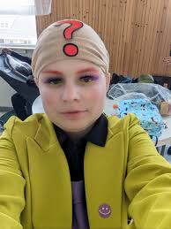 Tips for wearing makeup and wigs while sweating?