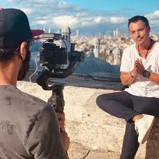 Vezi episoade integrale de pe orice dispozitiv, oriunde, oricand. Primele Imagini De La Burlacul 2020 Ce Se IntamplÄƒ Cu Vedetele Antena 1 In Turcia Impact