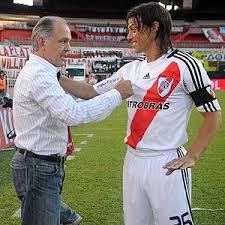 Jugando como mediocampista defensivo, se destacó en sus inicios en river plate. Matias Almeyda Net Worth Age Height Weight Measurements Bio