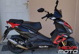 Et mes pote se foute de ma geul ses toujours moi qui arrive le bonjour je sui corse j abite loin de la ville et pour moi c inpossible d amene r mon scoot a un magasin le plu proche pour moi c 80 borne alor g l agilityt 50 il avence. Debrider Aprilia Sr 50 R H20 Euro 4 2018 Moteur Piaggio Ca81m Hexa Moto