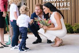 Prințul harry şi meghan markle aşteaptă o fetiţă, au dezvăluit ei în cursul interviului difuzat duminică pe canalul american cbs, notează reuters şi afp. Ce Cadouri Au Primit Harry Èi Meghan Markle Pentru Primul Lor Copil Video Virgin Radio Romania