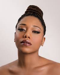 Makeup by @helmanrita