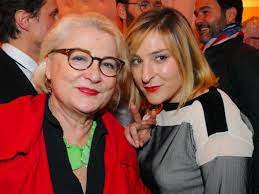 Josiane balasković, dite josiane balasko, née le 15 avril 1950 dans le 9e arrondissement de paris, est fille d'yvan balasković, de nationalité yougoslave, né à tordinci (aujourd'hui en croatie), et de. Marilou Berry Et Josiane Balasko Changent De Look Les Internautes Conquis Femme Actuelle Le Mag