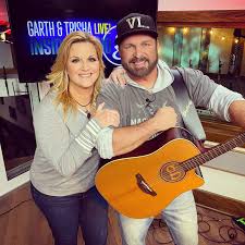 Pour the candy into the prepared pan. Garth Brooks And Trisha Yearwood Bring Christmas Fun To Cbs Special