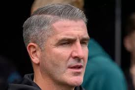Ryan Lowe lifts lid