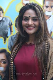 Vaayai Moodi Pesavum Audio Launch Stills New Movie Posters Close your mouth and talk) is a 2014 indian bilingual satirical romantic comedy film directed by balaji mohan. vaayai moodi pesavum audio launch