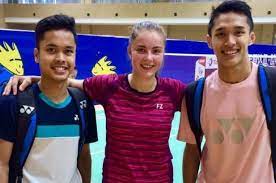 Dia bisa bangkit pada gim ketiga meskipun juga mendapat perlawanan sengit dari loh. Pasang Foto Bareng Jonatan Christie Dan Anthony Ginting Gadis Cantik Asal Ukraina Langsung Alami Hal Ini Semua Halaman Bolasport Com
