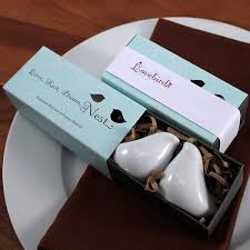 Wir bieten euch zusammen mit den wohl besten spanischen olivenölherstellern dieses exklusive gastgeschenke für die hochzeit / hochzeitsgastgeschenke. Salz Pfefferstreuer Love Birds Zur Hochzeit Weddix De