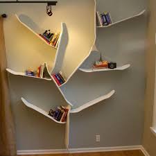 Premièrement, un petit cours académique pour rappeler quelques bases avec la composition d'une planche et les différentes tailles proposées. 45 Manieres D Utiliser Une Planche De Skateboard En Etagere Etagere Skateboard Planches De Skateboard Skateboard