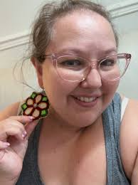 Found @artbybreannadeis tutorial helpful to showcase how to edge  differently! Hope it helps you and what type of edging is your favourite?  Secondly what edging is the fastest?? #beaded #handmadeearrings  #miyukibeads #handmadejewelry #